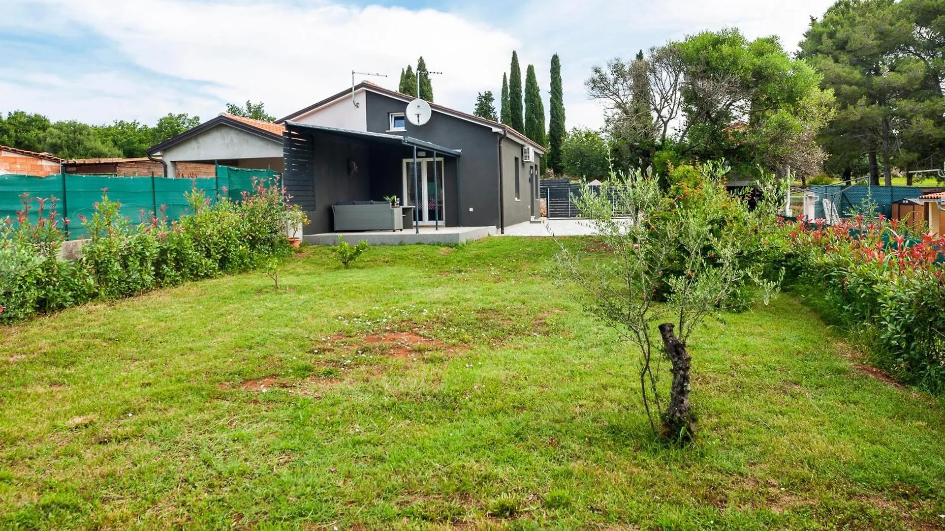 רוביני Holiday House Sandi